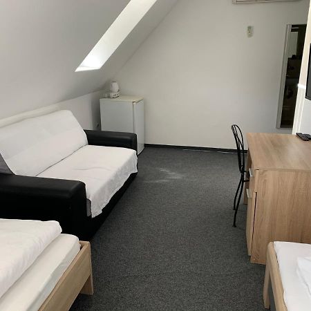 Penzion Holiday Trnava Eksteriør bilde