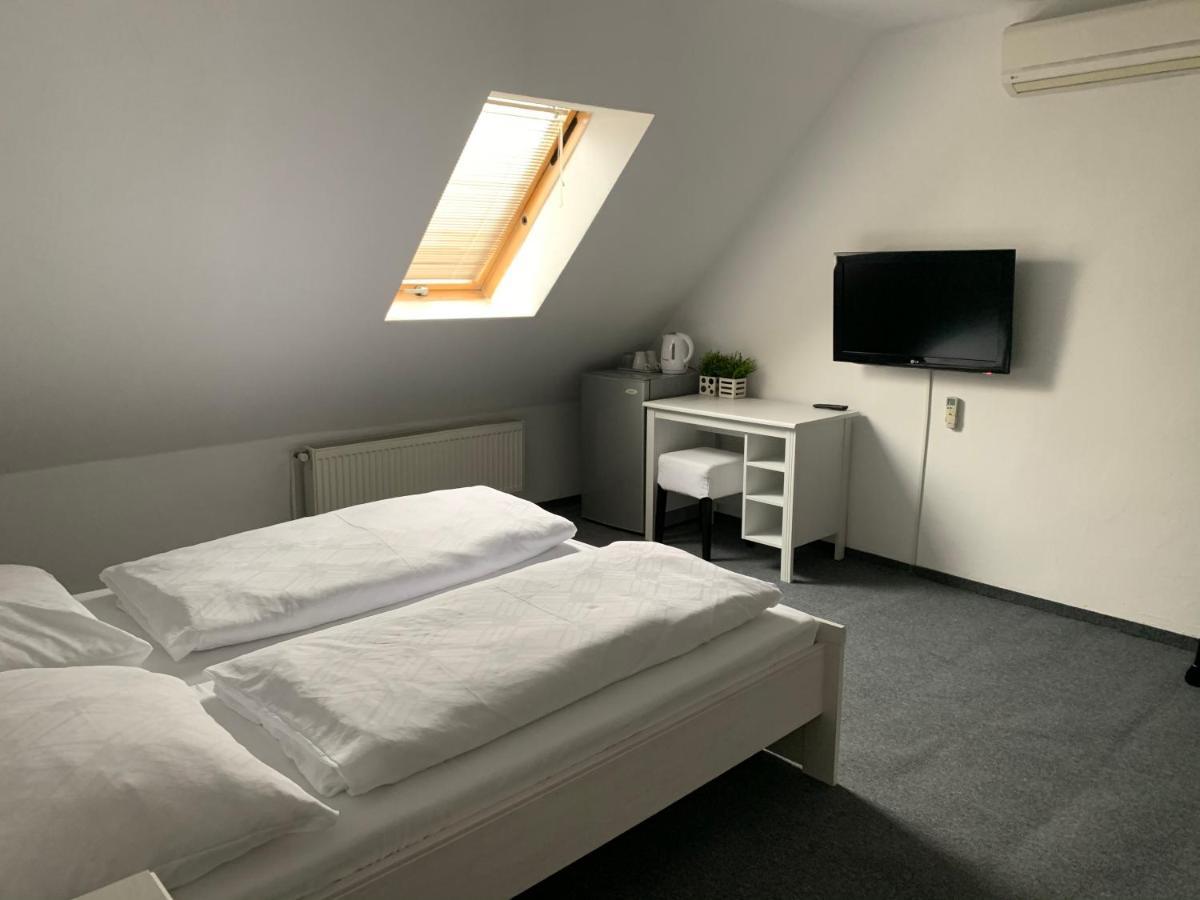 Penzion Holiday Trnava Eksteriør bilde