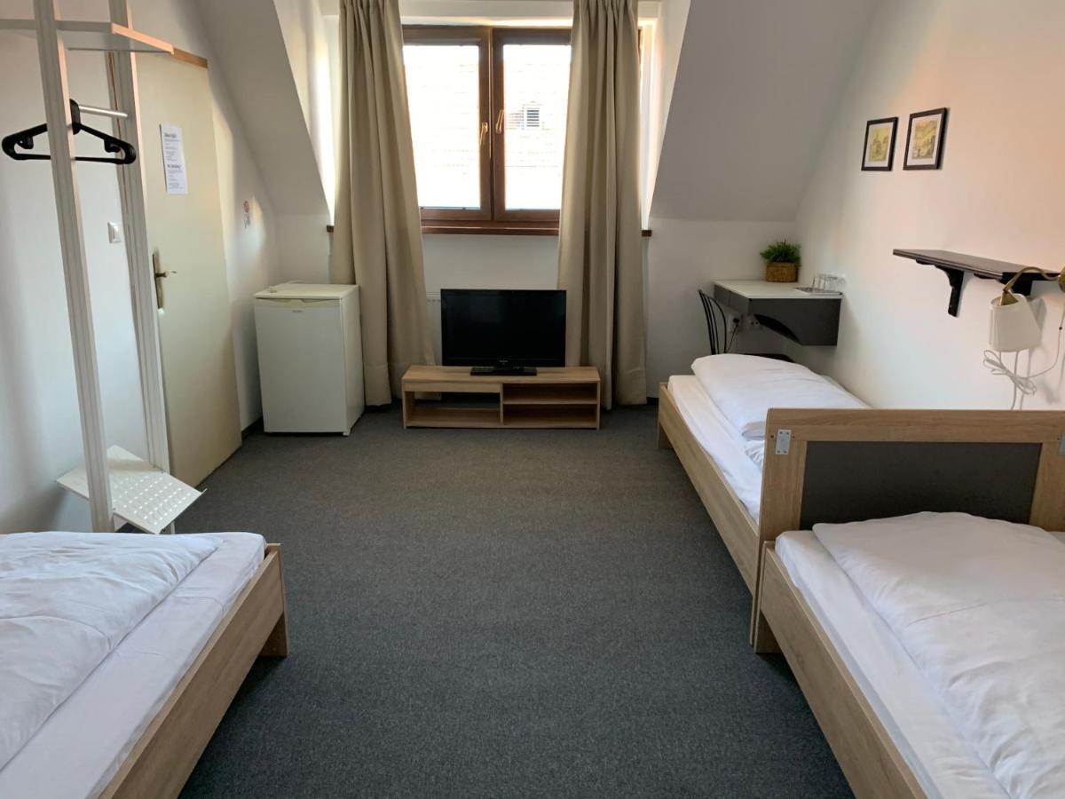 Penzion Holiday Trnava Eksteriør bilde